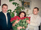 Жена Валентина Константиновна с внуками Никитой и Данилой. Юбилей. 70 лет.